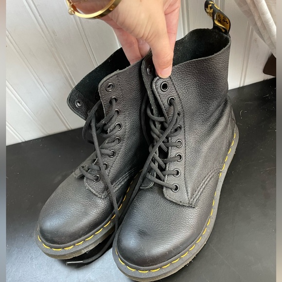 Dr. Martens 1460 Pascal Boot - size 6 - Picture 1 of 7